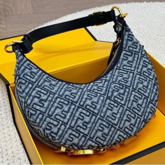 Demim and leather purse - Picture 2 of 9